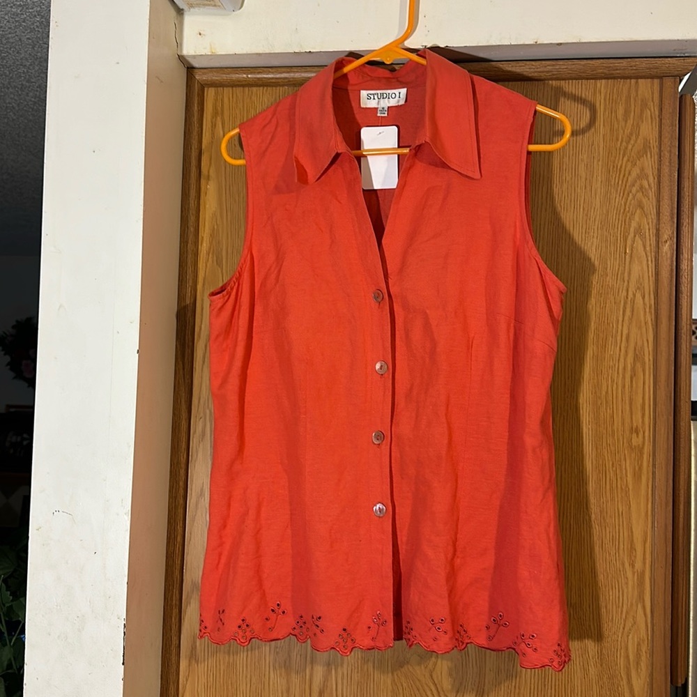 Studio I top women’s color red orange